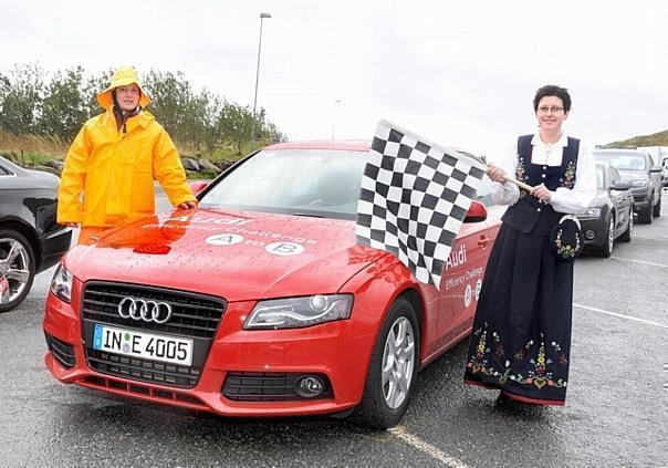 Die Startflagge senkten Einheimische in der auf den Lofoten üblichen Tracht. Foto: auto-reporter.net